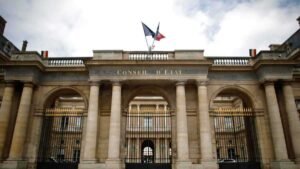 فضيحة تهز فرنسا.. مسؤول حكومي يستغل مقابلات العمل لإذلال النساء